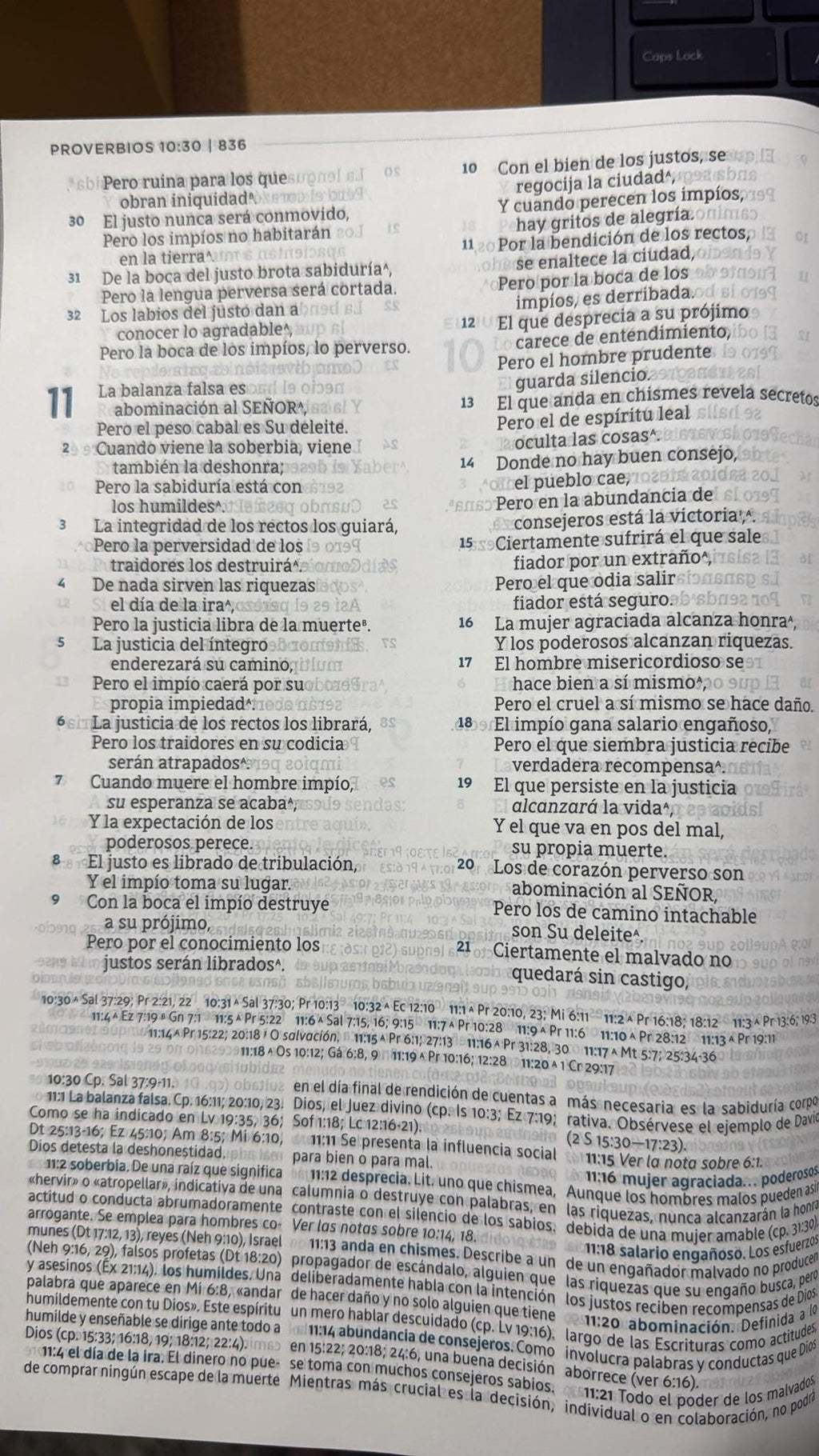 NBLA, Biblia de Estudio MacArthur, Tapa dura, Azul, Interior a dos colores, Comfort Print (Spanish Edition)