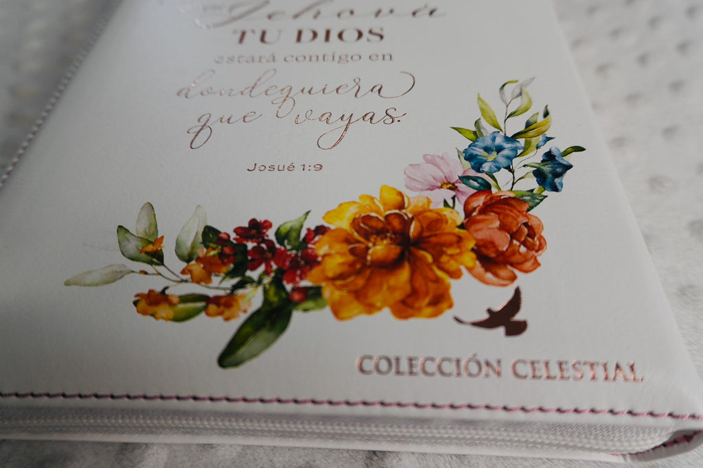 Biblia Reina Valera 1960 de estudio para mujer Arcoiris con Cierre Indice en color blanco con flores Edicion Especial Todo lo puedo en Cristo que me Fortalece Biblia Coleccion Celestial