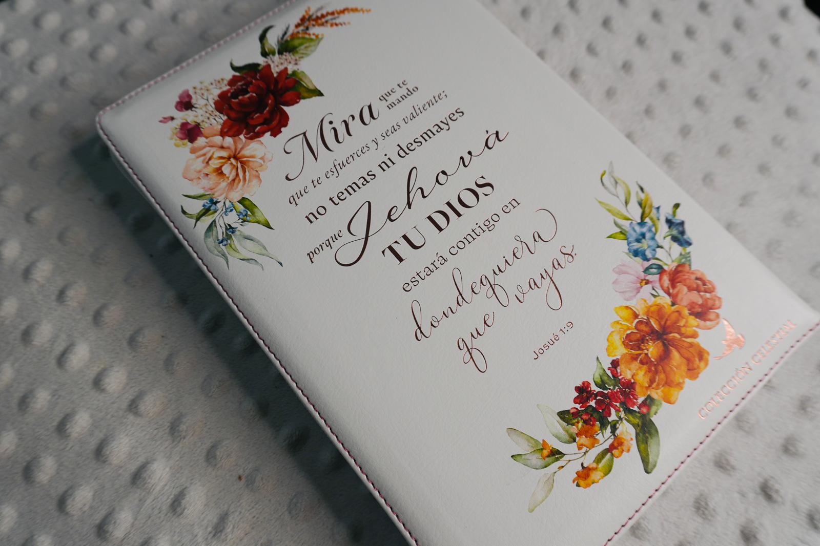 Biblia Reina Valera 1960 de estudio para mujer Arcoiris con Cierre Indice en color blanco con flores Edicion Especial Todo lo puedo en Cristo que me Fortalece Biblia Coleccion Celestial