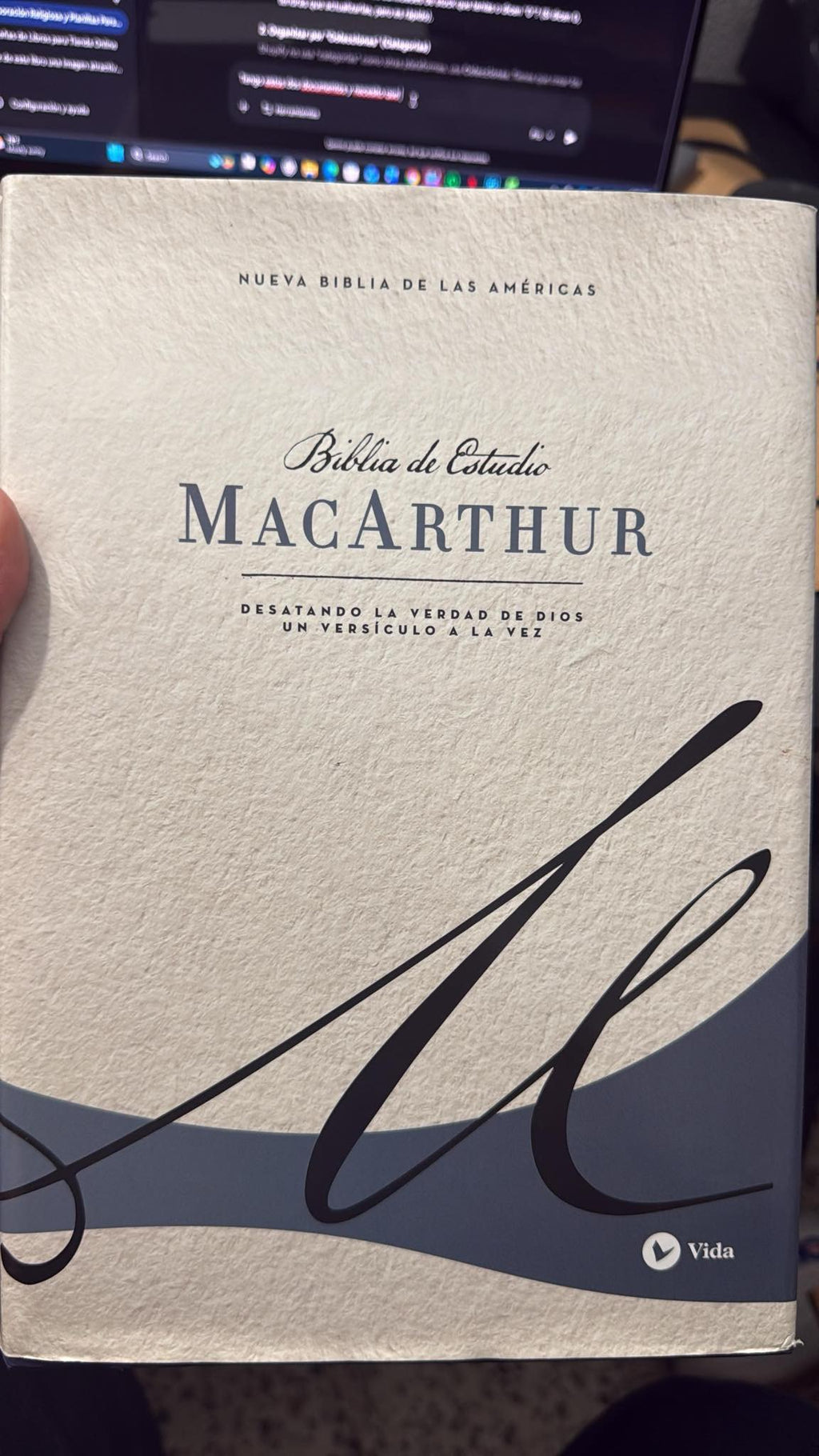 NBLA, Biblia de Estudio MacArthur, Tapa dura, Azul, Interior a dos colores, Comfort Print (Spanish Edition)