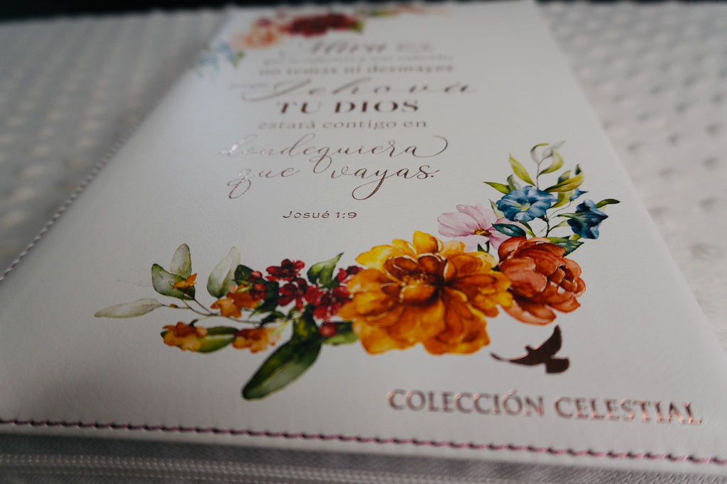 Biblia Reina Valera 1960 de estudio para mujer Arcoiris con Cierre Indice en color blanco con flores Edicion Especial Todo lo puedo en Cristo que me Fortalece Biblia Coleccion Celestial