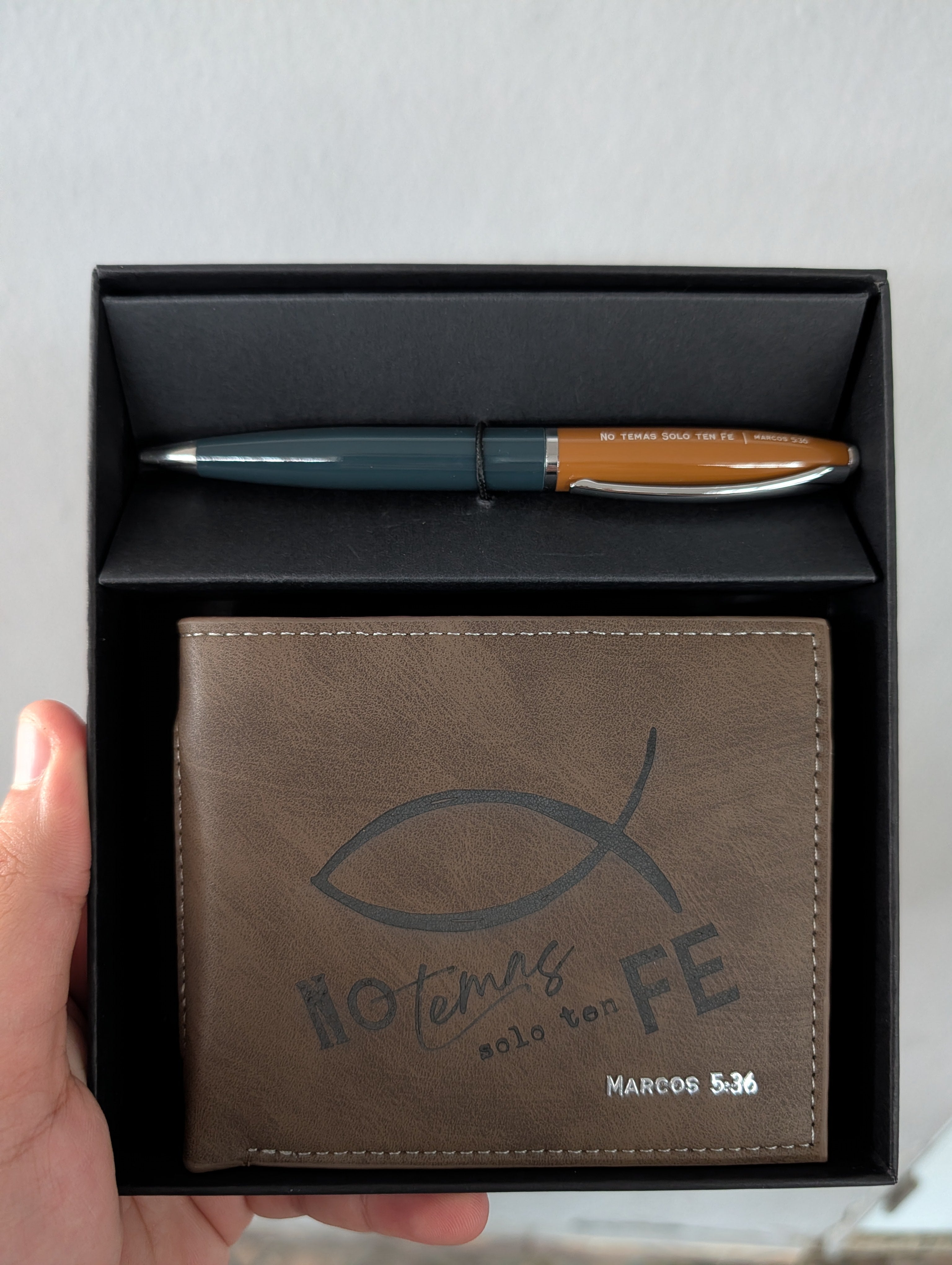 Set de Billetera y Bolígrafo Cristiano - Diseños de Fe
